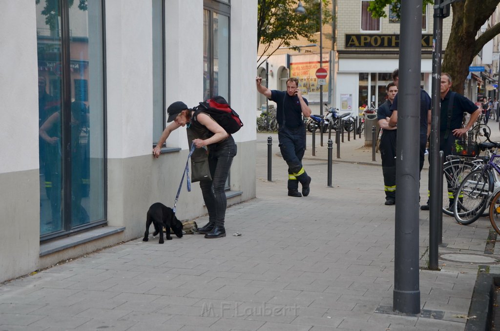 Welpen im Drehkranz vom KVB Bus eingeklemmt Koeln Chlodwigplatz P02.JPG